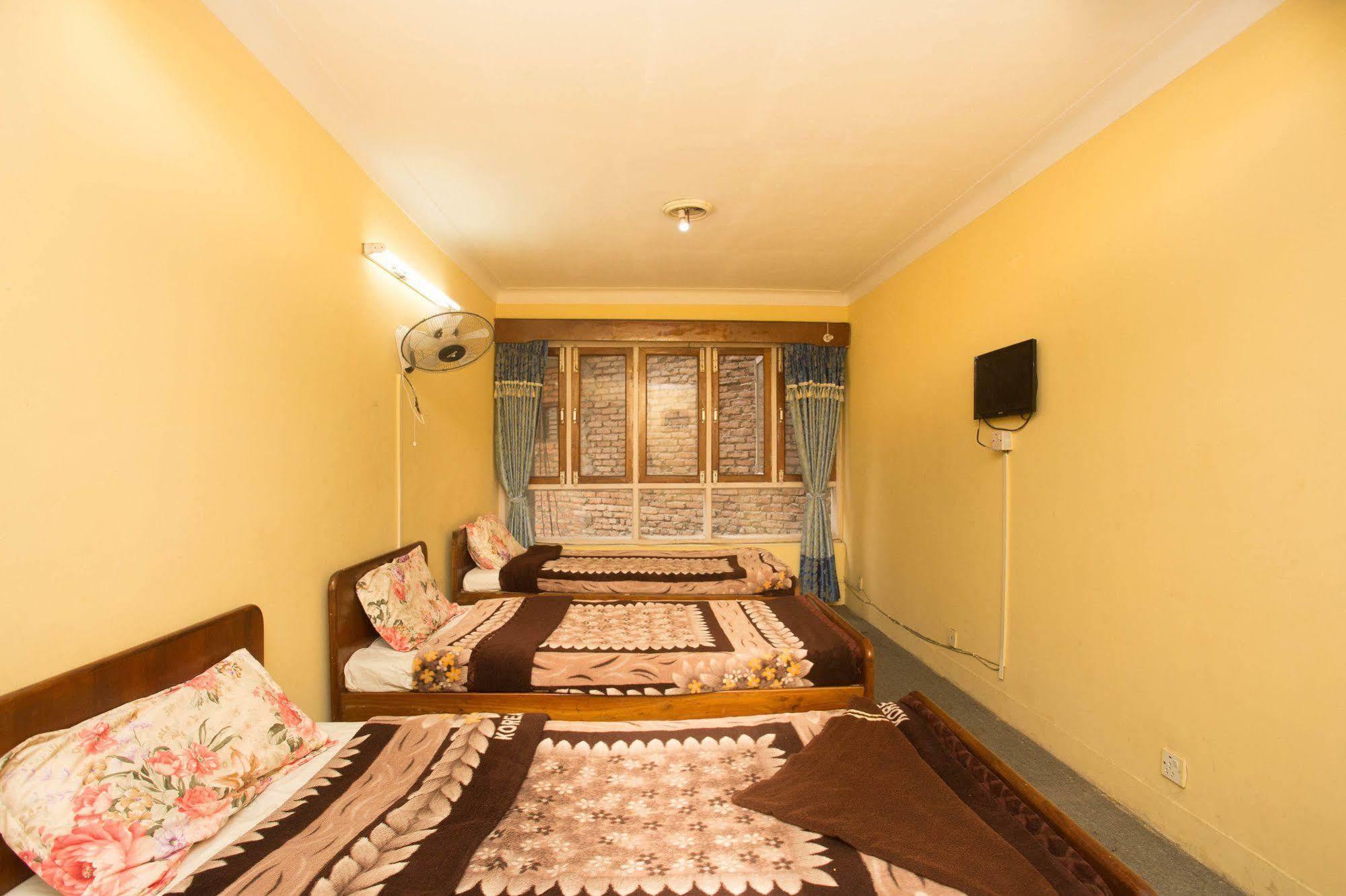 Hotel Red Panda Катманду Экстерьер фото