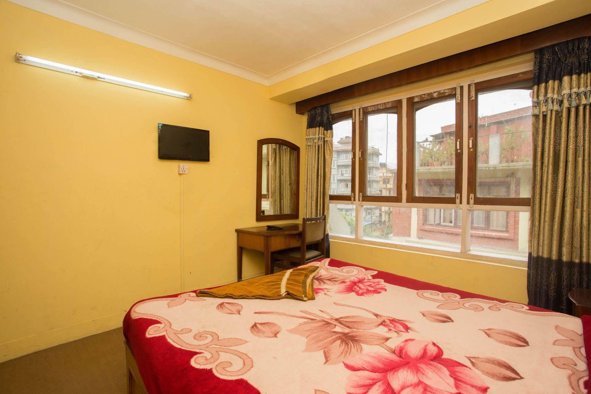 Hotel Red Panda Катманду Экстерьер фото